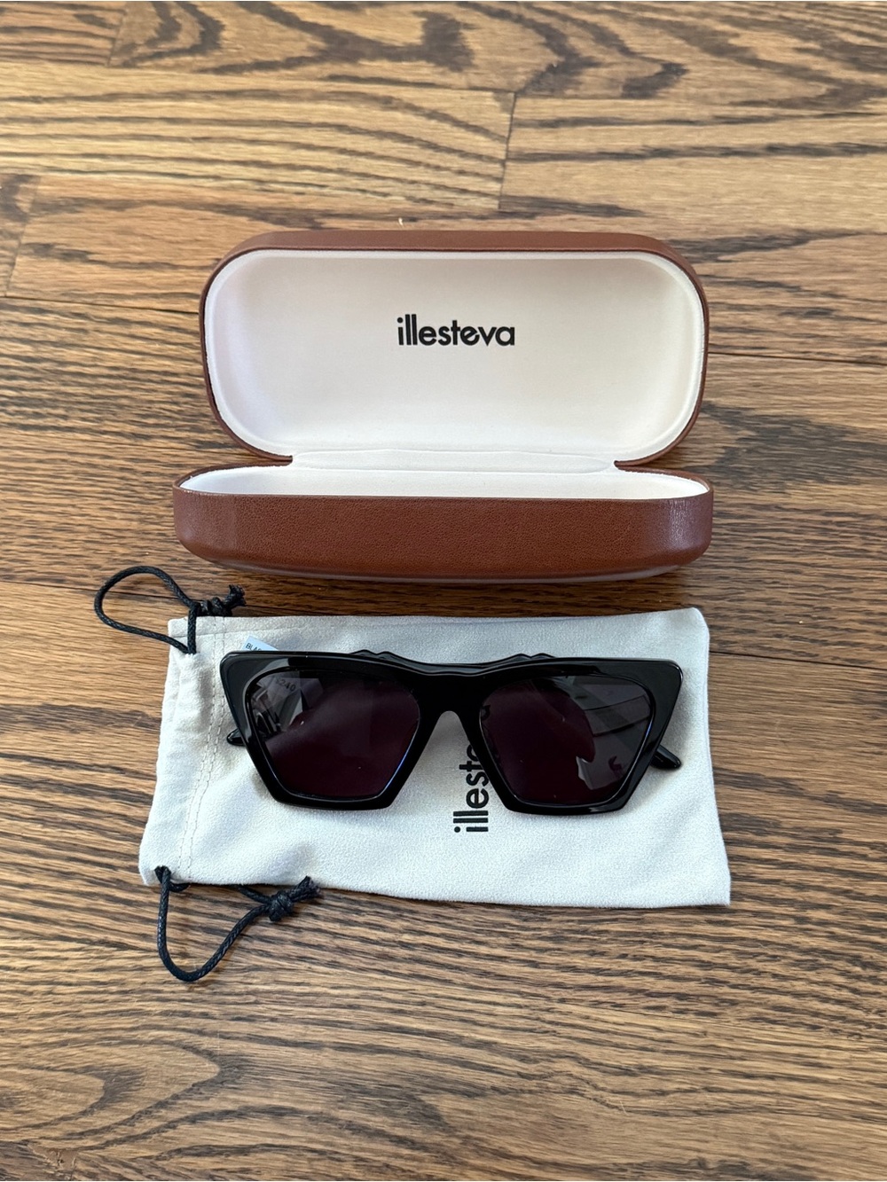 illesteva Lisbon sunglasses, NWT